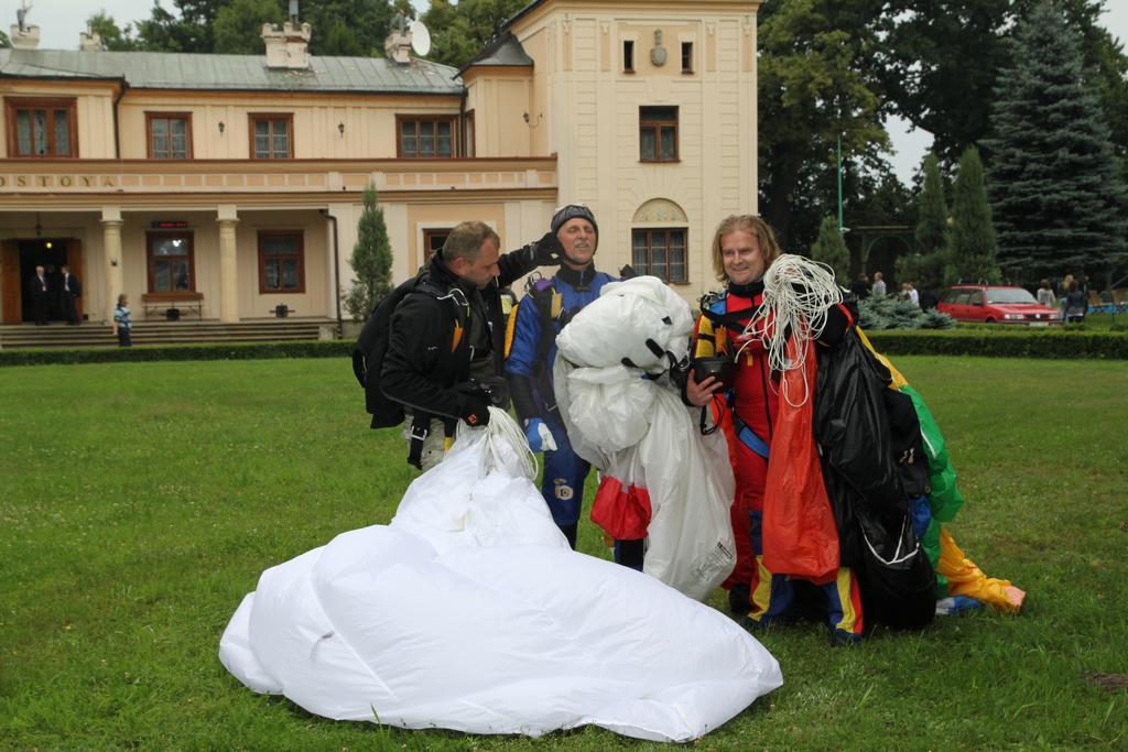 Ostoya Inn & Granary Jasionka Bagian luar foto