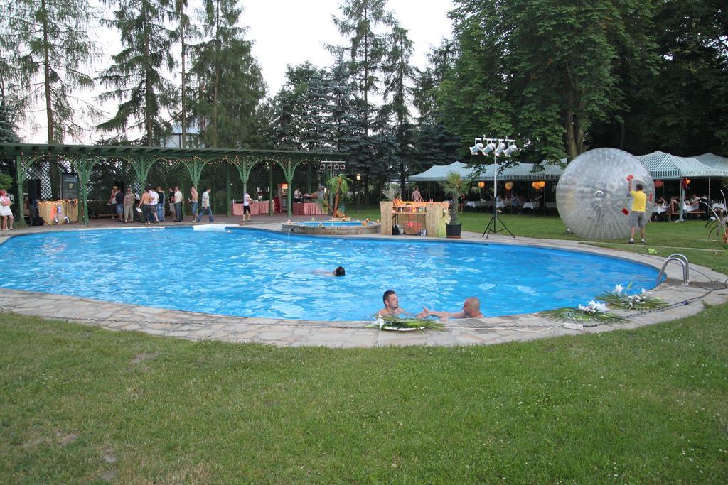 Ostoya Inn & Granary Jasionka Bagian luar foto